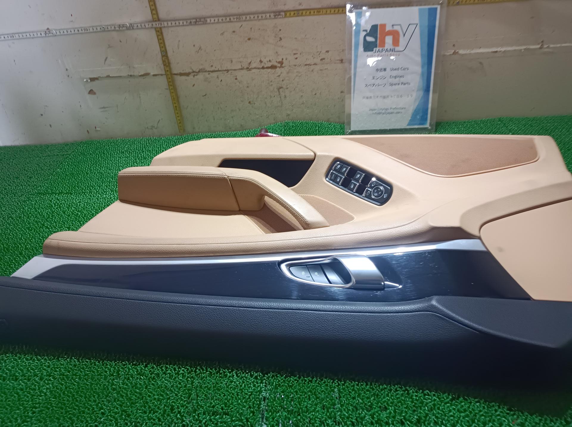 ポルシェ フロントドアトリム 右 パナメーラ ABA-970CWA 970CWA 2015 970