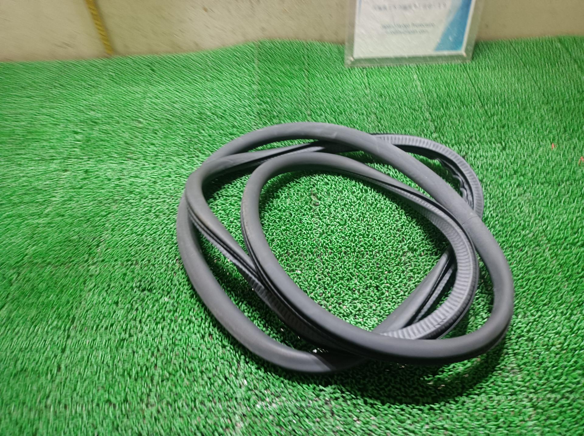 ポルシェ リアドアウェザーストリップ 右 パナメーラ ABA-970CWA 970CWA 2015 970