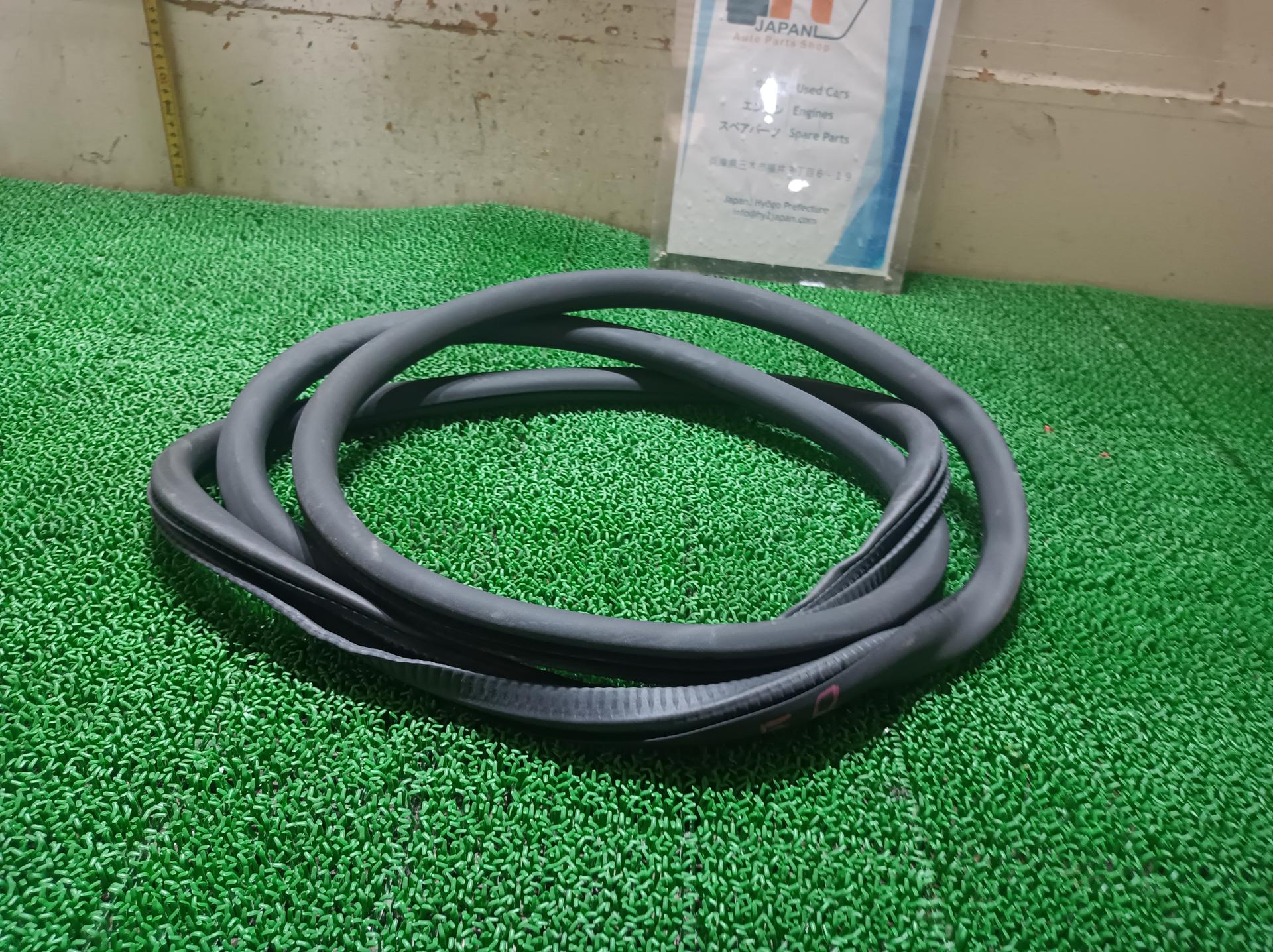 ポルシェ フロントドアウェザーストリップ 右 パナメーラ ABA-970CWA 970CWA 2015 970