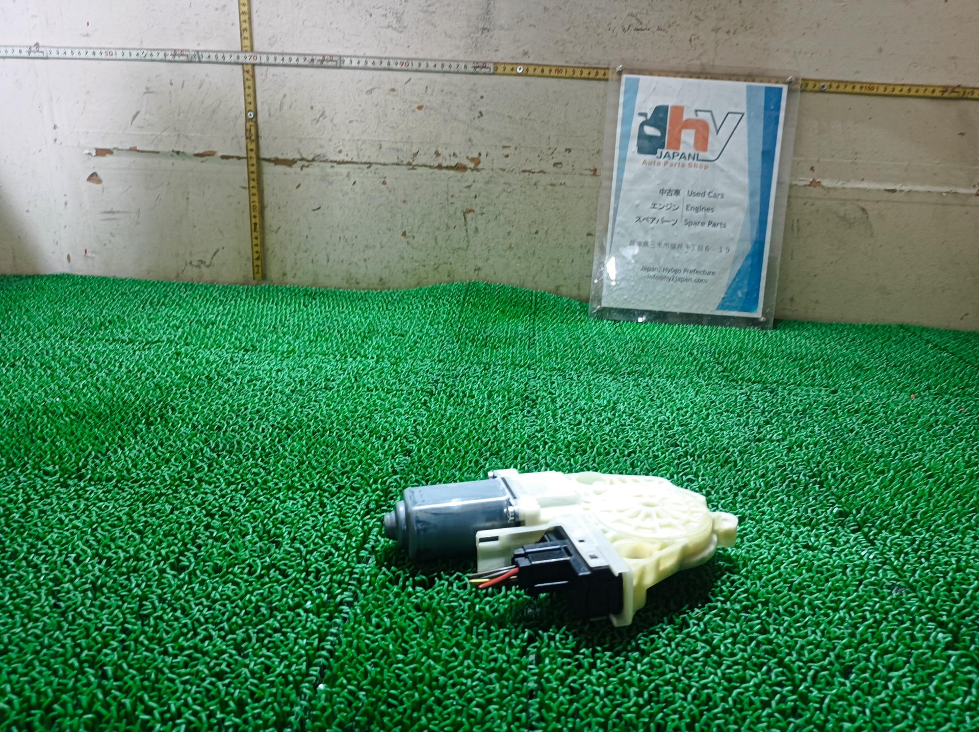 ポルシェ フロントウィンドウレギュレータモーター 右 パナメーラ ABA-970CWA 970CWA 2015 970