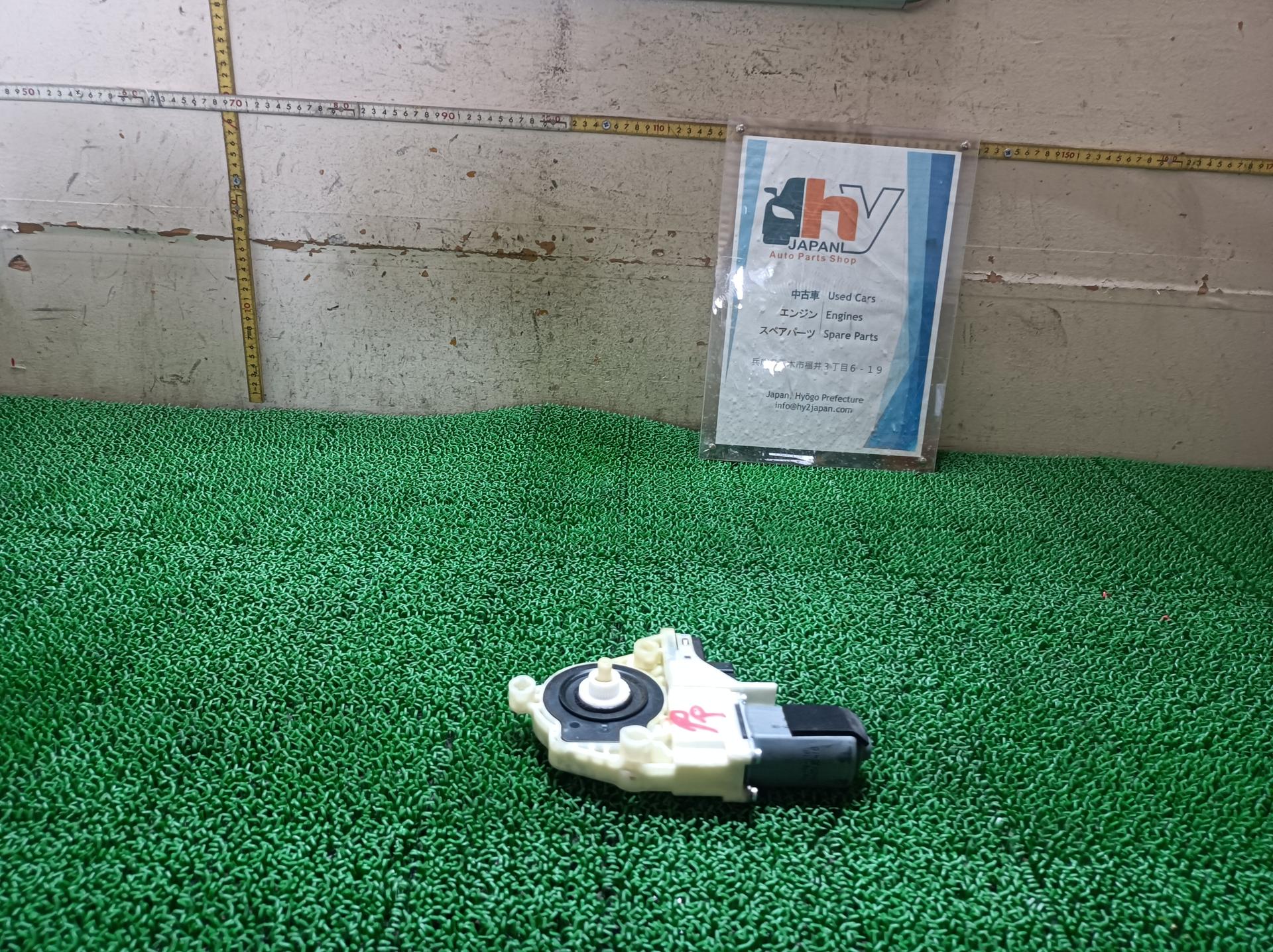 ポルシェ リアウィンドウレギュレータモーター 右 パナメーラ ABA-970CWA 970CWA 2015 970