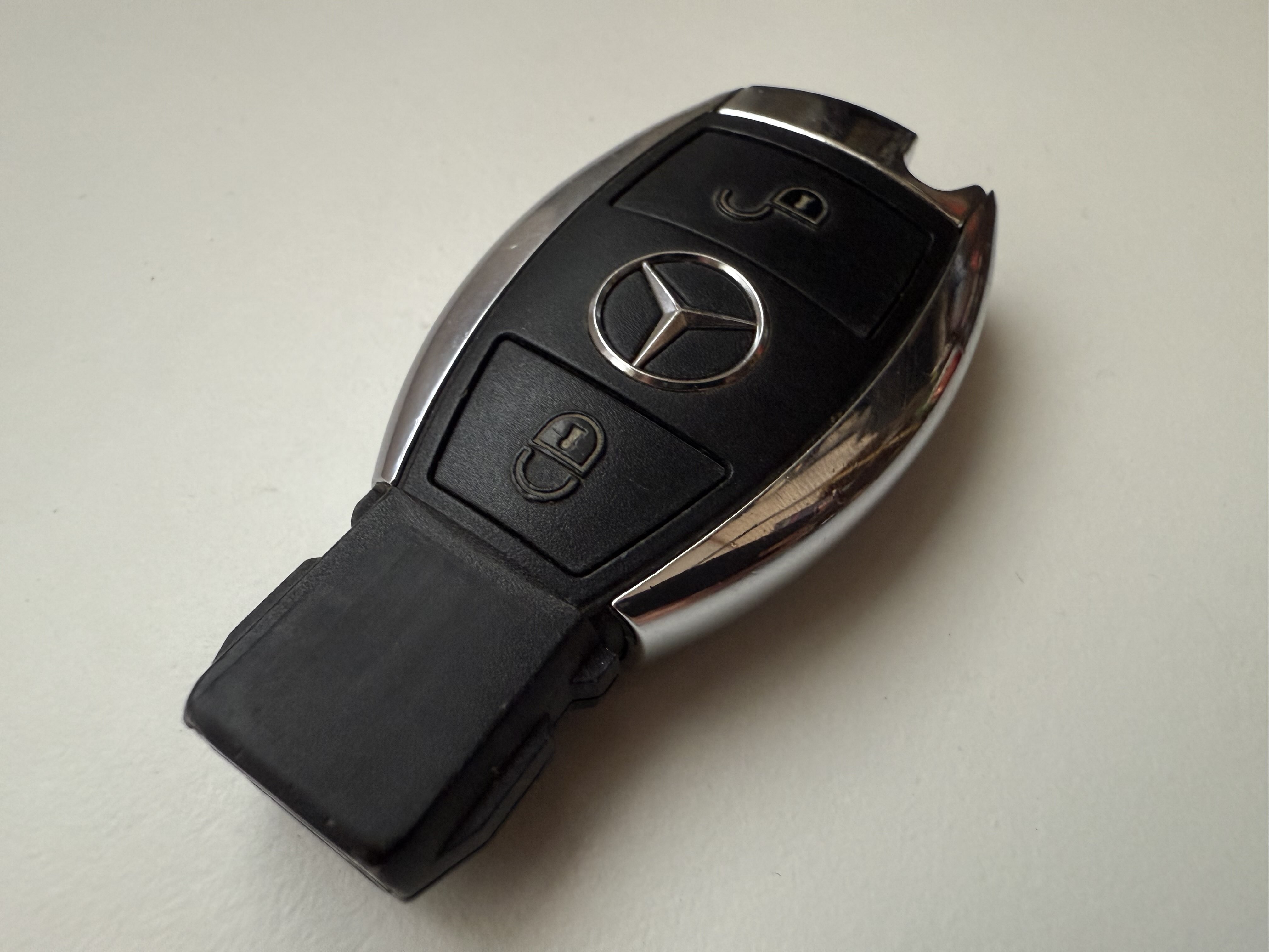 Mercedes-Benz 3ボタン スマートキー／C250 (W204)使用
